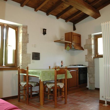 Lamolamaringalli Guest House Cascia Bagian luar foto