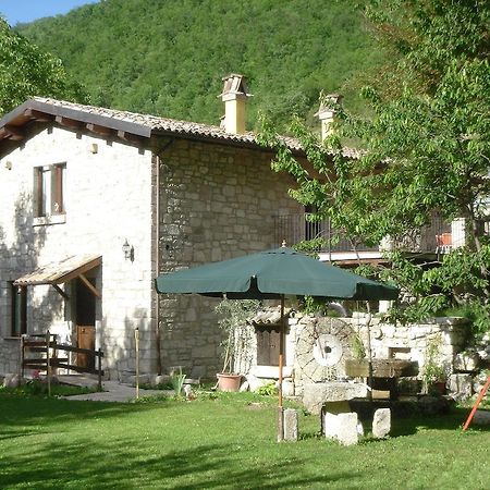 Lamolamaringalli Guest House Cascia Bagian luar foto