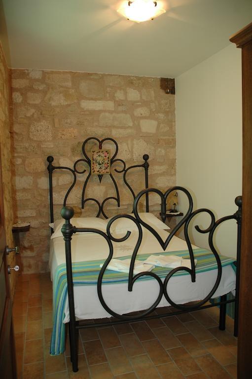 Lamolamaringalli Guest House Cascia Bagian luar foto