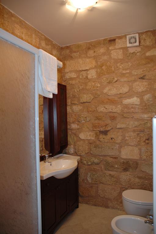 Lamolamaringalli Guest House Cascia Bagian luar foto