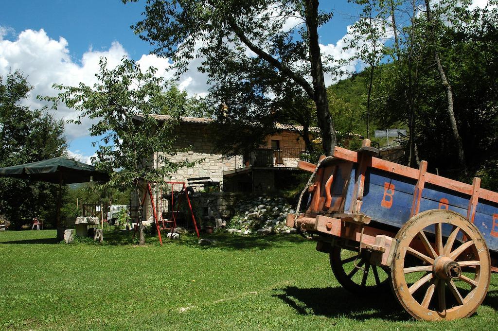 Lamolamaringalli Guest House Cascia Bagian luar foto