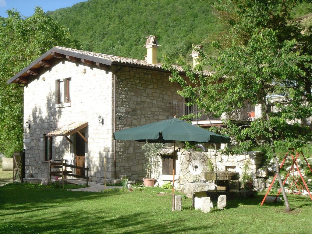 Lamolamaringalli Guest House Cascia Bagian luar foto